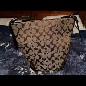 Very nice coach bag. Shoulder bag or crossbody.